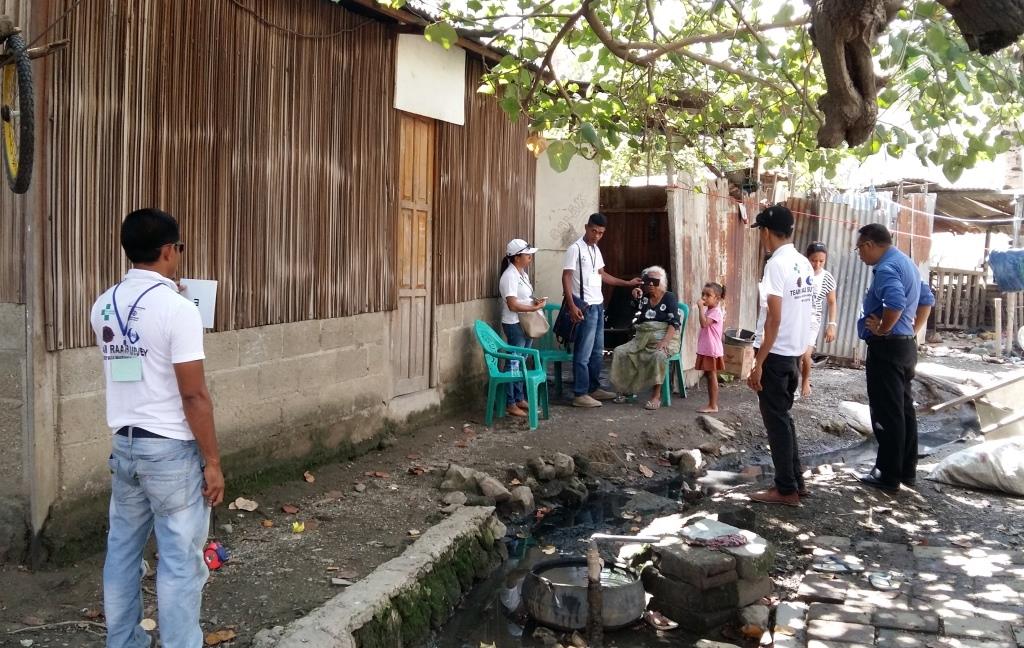 Taking an eye test outdoors in Timor-Leste