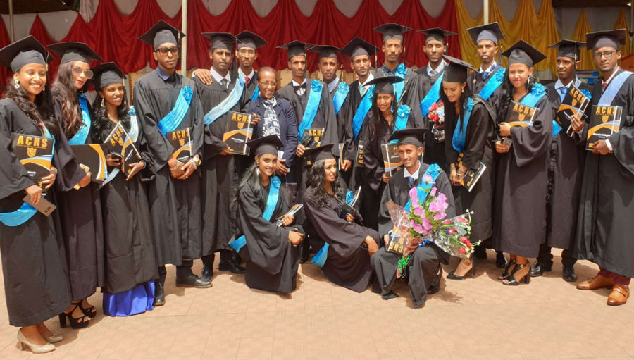 Ceremonia de graduación de estudiantes de optometría en Eritrea