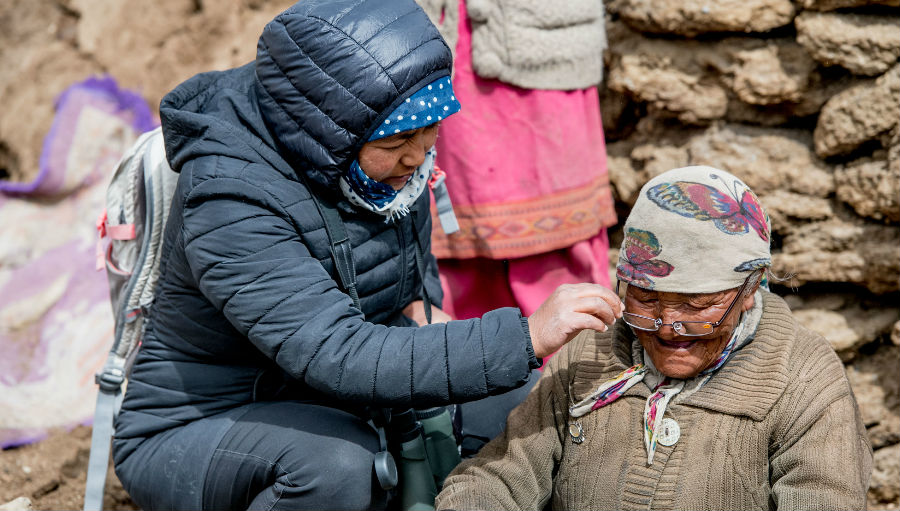 Woman-in-Ladakh-receives-glasses