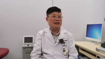 Prof-Junwen-Zeng-gives-talk-on-myopia-during-the-2020-National-Sight-Day-on-website-live-program-400x224