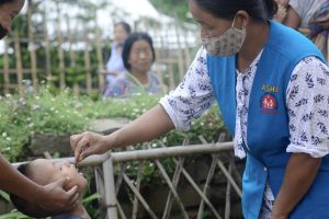 Four-Year-Old Phaying from the Phom tribe receives a dose of vitamin A from a Vitamin Angels’ program partner during a distribution in Nagaland, India/© Vitamin Angels – Rohit Jain