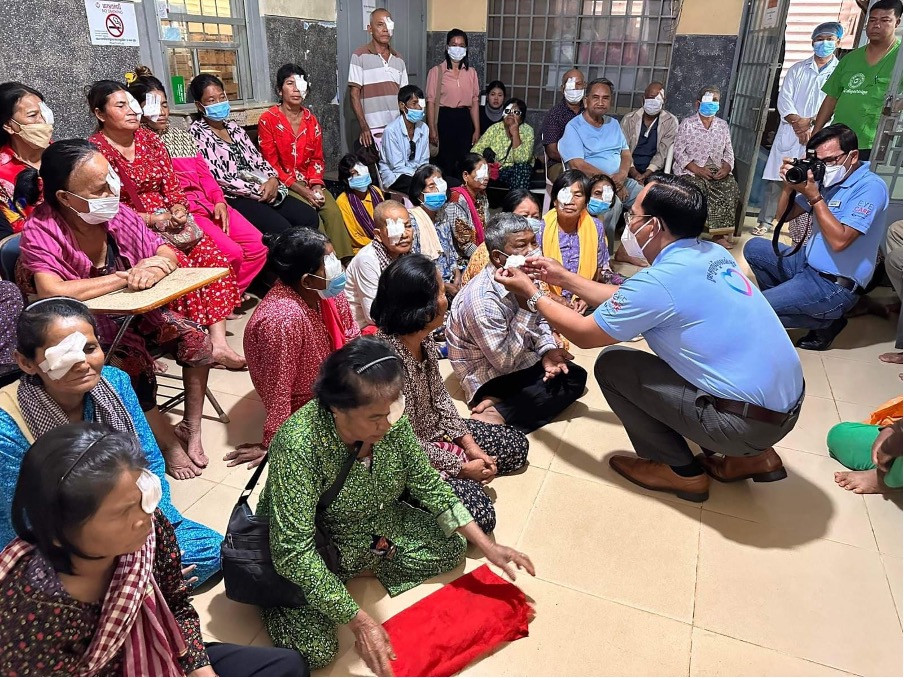 In Cambodia the National Eye Programme held an outreach along the Thai border. But not before our friends from ECF were honoured with an award for services to the development of eye care in the country by King Norodom Sihamoni.