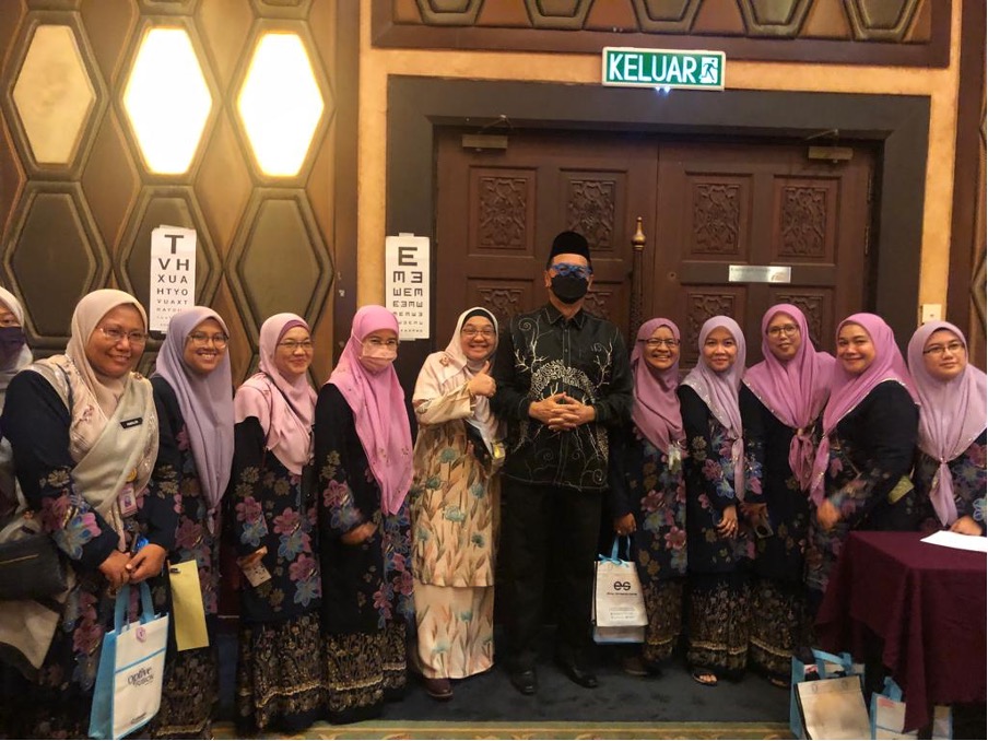 Malaysia’s Ministry of Health pledged a world-leading 216,000 screenings or because she convinced Tan Sri Dr Noor Hisham Abdullah, Director General of Health in Malaysia, to wear her fluro-blue heart-shaped specs!
