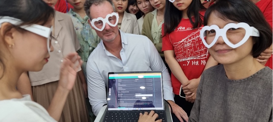 Your intrepid Regional Manager stopped off in Vietnam for a visit to Hanoi Medical University Optometry School where the students, together with the staff of Brien Holden Foundation Vietnam were entering their pledge numbers