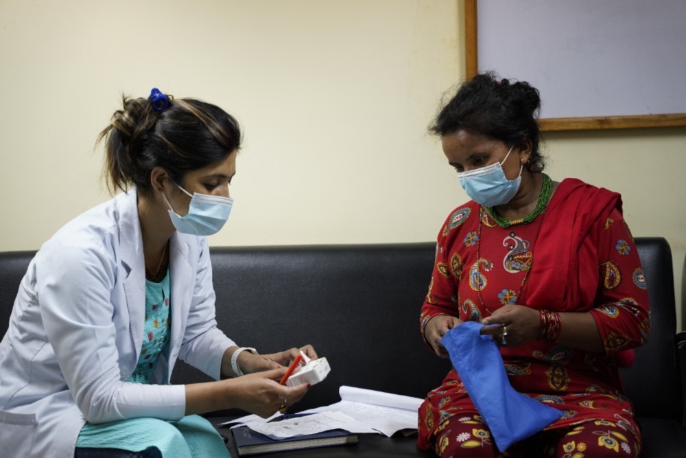 Ophthalmic Assistants telling patients about the use of medicine