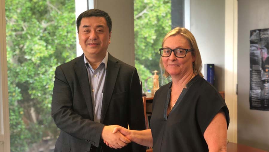 IAPB members collaborating to address global myopia ‘epidemic’. Professor Xu Xun, Director of SEDPTC with Yvette Waddell, CEO of Brien Holden Vision Institute