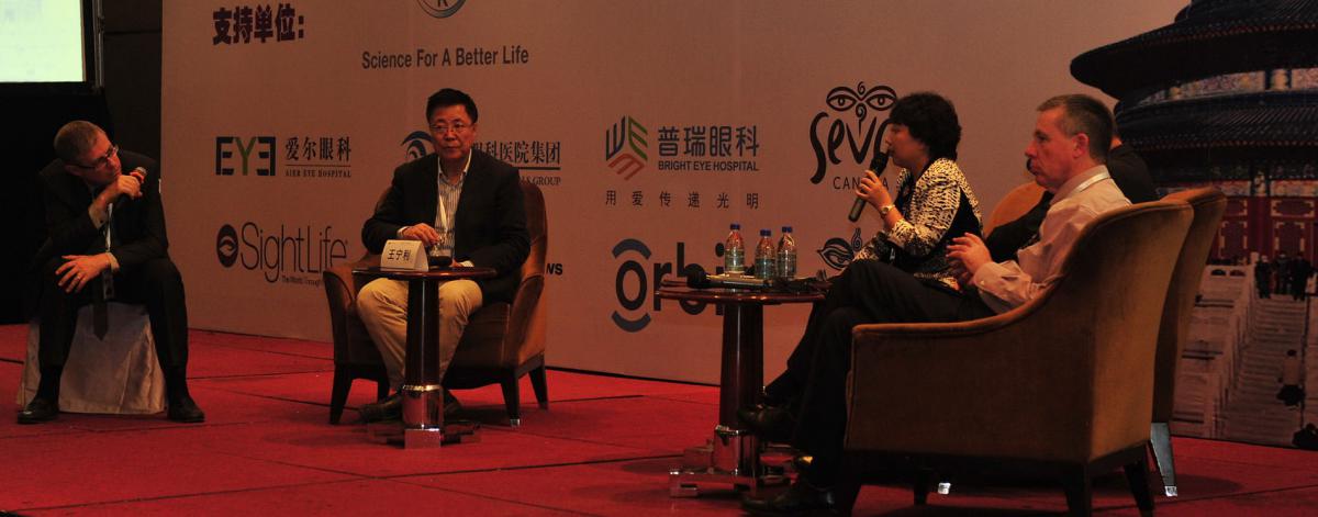 Ms.Xiang Hu and Prof Ningli Wang at CoM2015