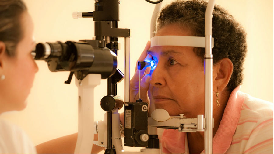 Story: The ICO completes 160 years, Image: Eye Exam in Colombia 