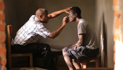 Jerome screens a patient/Copyright: Sightsavers