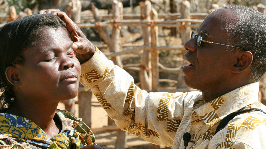 Francophone Countries Team Up to Eliminate Trachoma/ Photo Dr Bo Wiafe examining trachoma