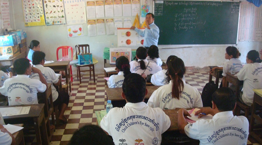 A trainer conducts a lesson on primary eye care for school teachers in Battambang Province.