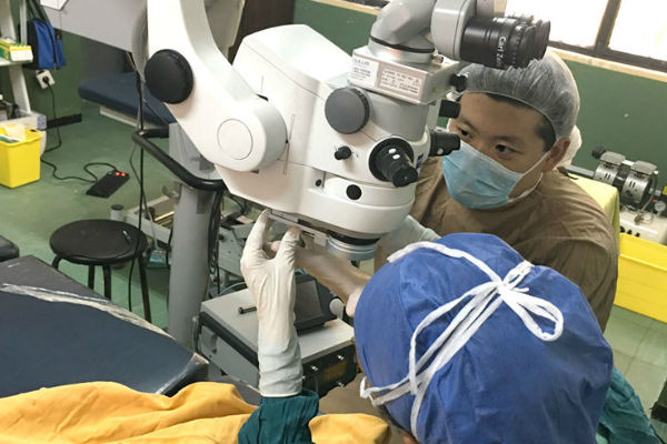 Image on Top: Retinal Surgeon Phil Lieu supervises a retinal surgery with resident trainee at St Paul’s. Dr. Lieu is among an increasing number of Kellogg Eye Center faculty helping to stand up a new Ophthalmology residency programme in Ethiopia