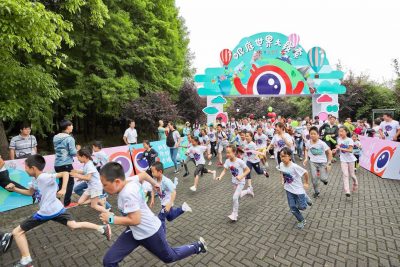 Children taking part in the treasure-hunt 