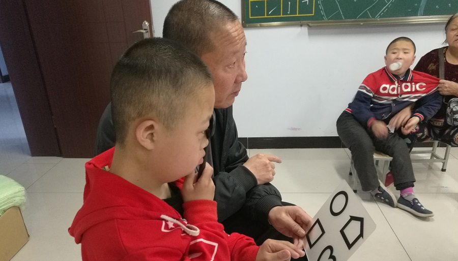 Child having an eye test